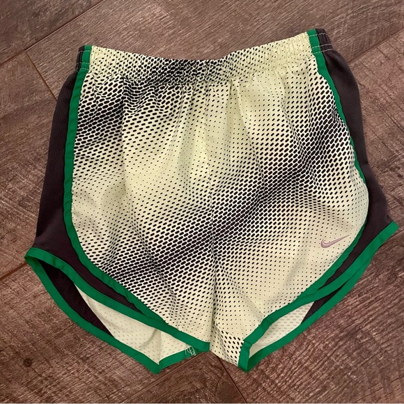 Nike XS tempo Shorts - Picture 2 of 10